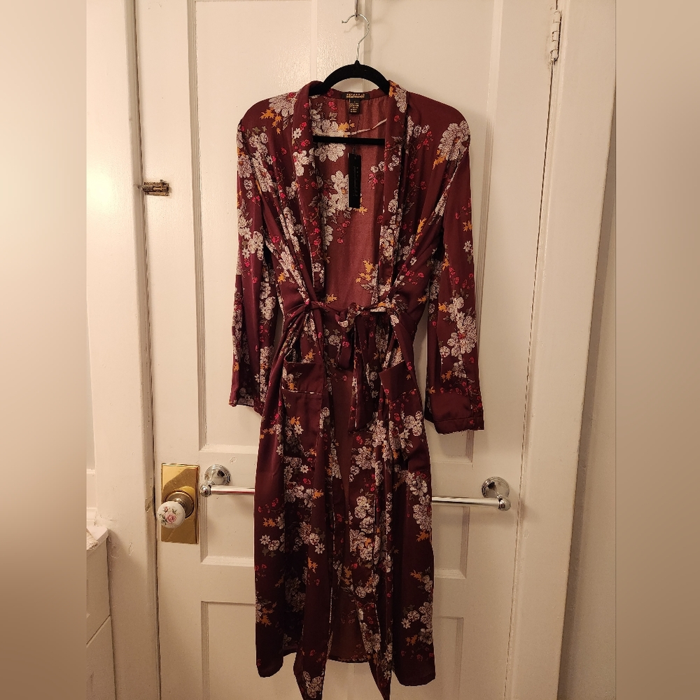 🌸Long Burgundy Floral Robe🌸